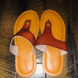 Universal thread sandals